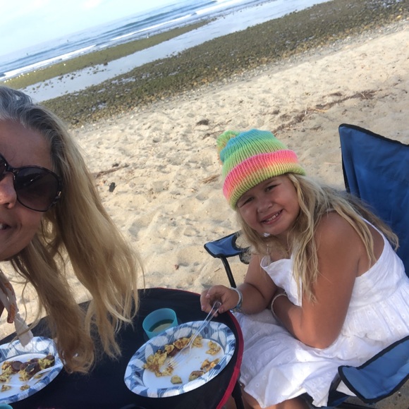 Hi, I'm Sandi.... Surfer, fashion designer, mom and lover of all things boho ! - Picture 4 of 6